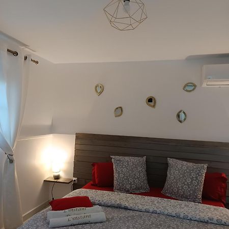 L'Instant Present Bed & Breakfast Le Moule Bagian luar foto