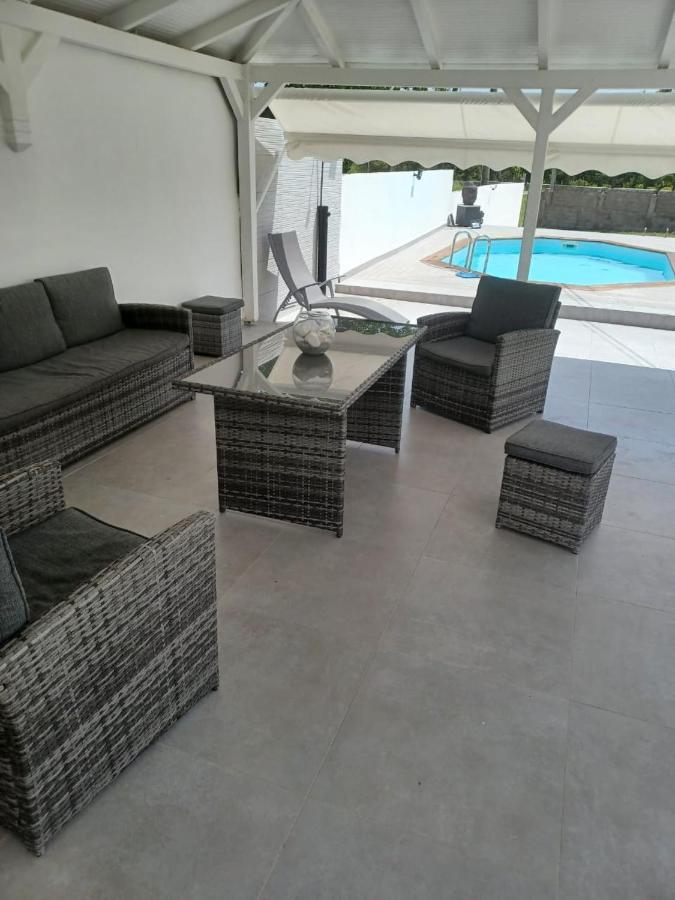 L'Instant Present Bed & Breakfast Le Moule Bagian luar foto
