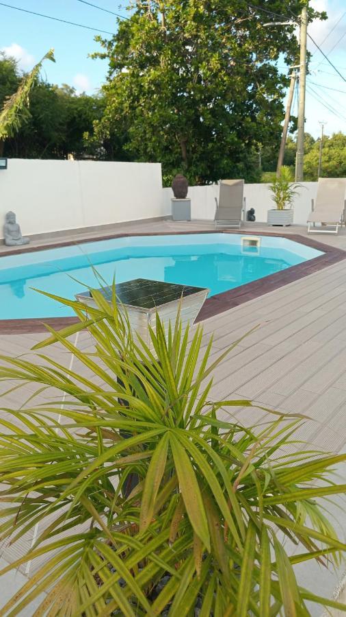 L'Instant Present Bed & Breakfast Le Moule Bagian luar foto
