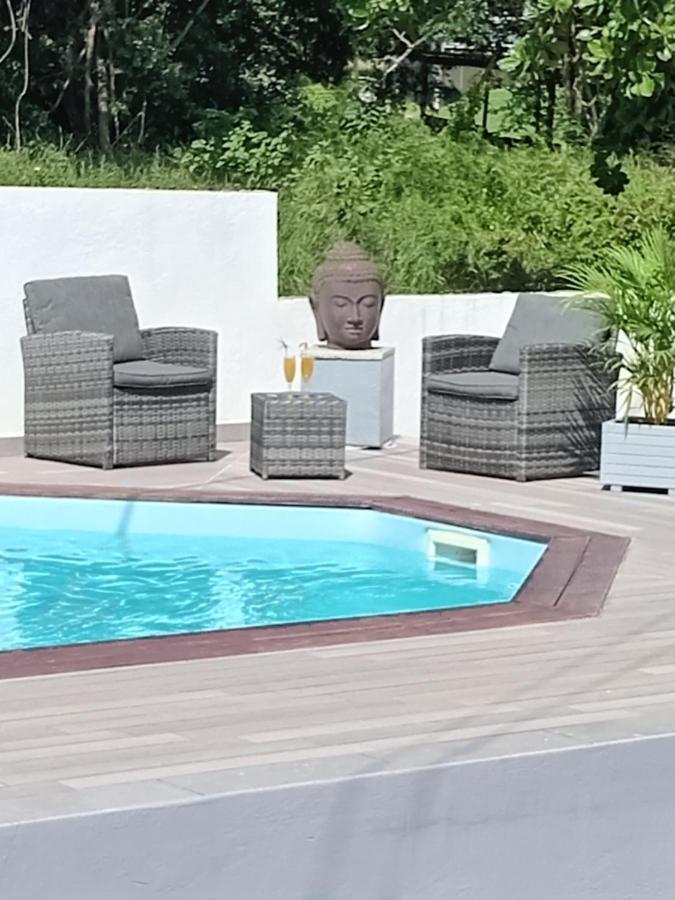 L'Instant Present Bed & Breakfast Le Moule Bagian luar foto