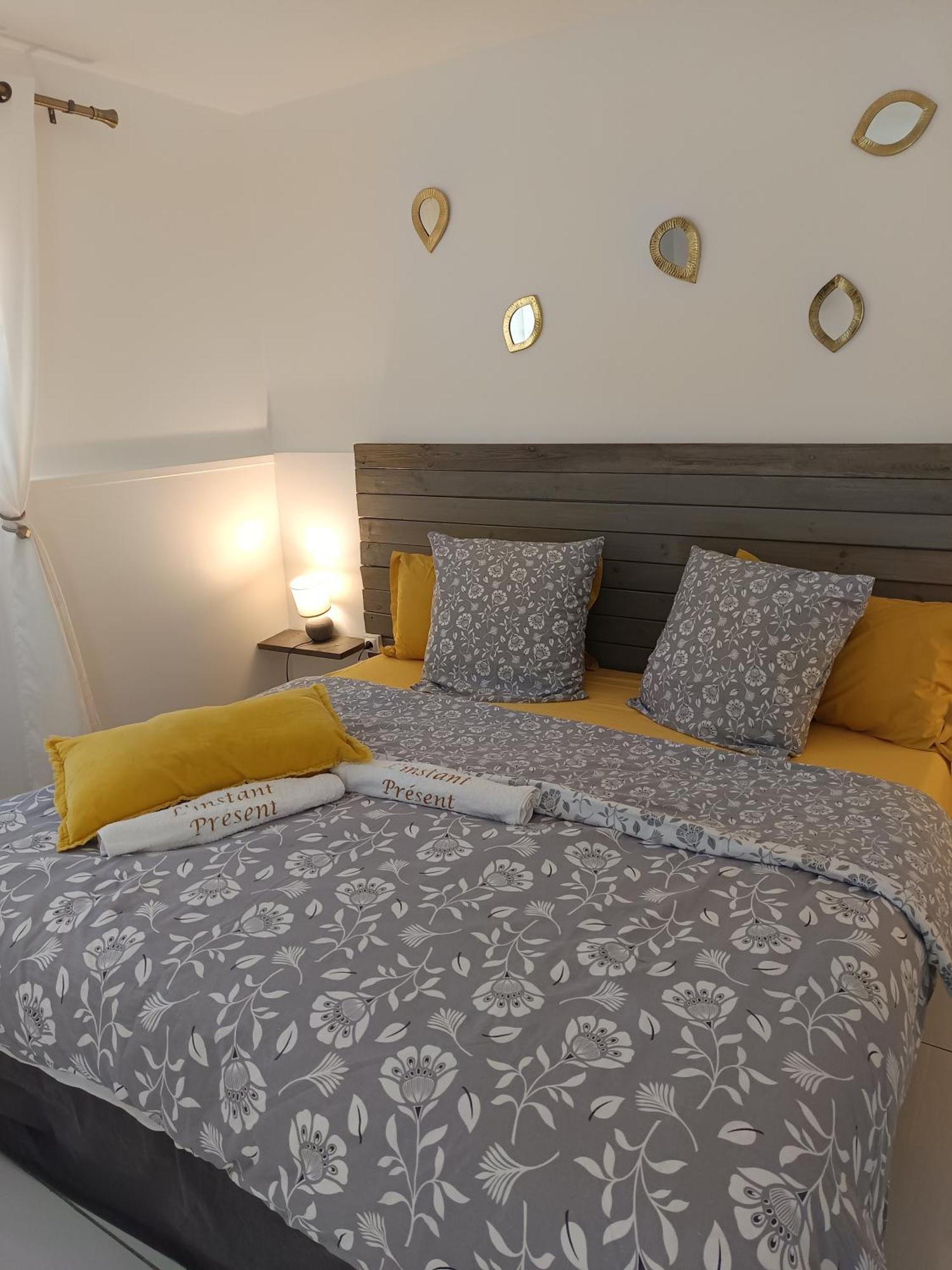 L'Instant Present Bed & Breakfast Le Moule Bagian luar foto